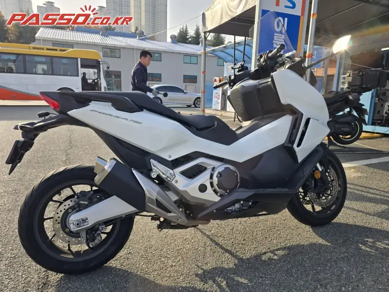 Honda Forza 750