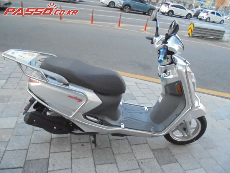DNA Motors / Daelim M-Boy 125