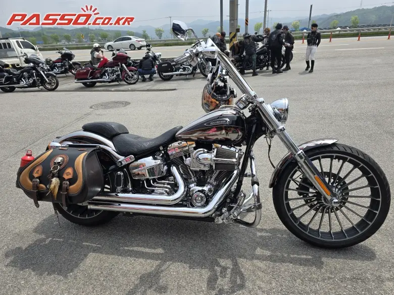 Harley-Davidson CVO Breakout