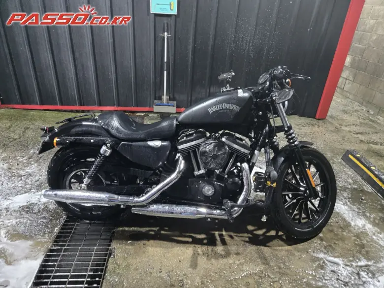 Harley-Davidson 883