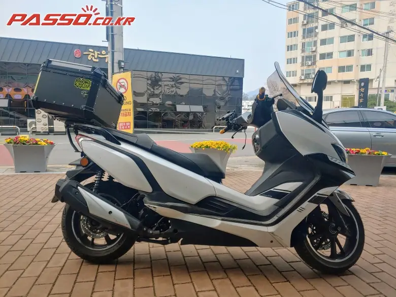 DNA Motors / Daelim XQ 250