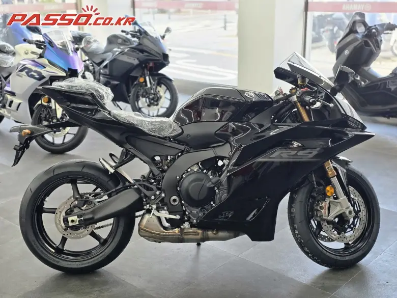 Yamaha YZF R9
