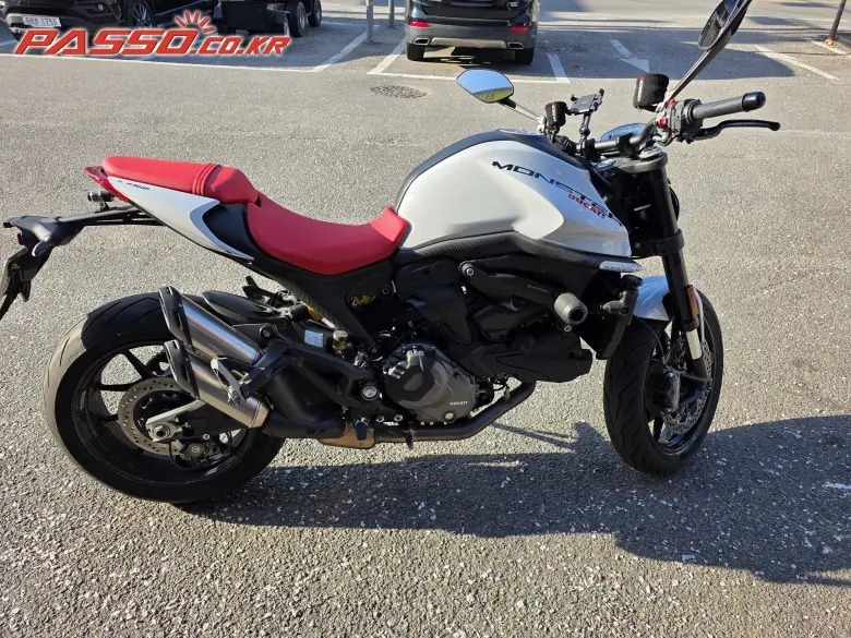 Ducati Monster 937