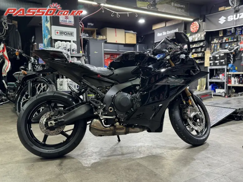 Yamaha YZF R9