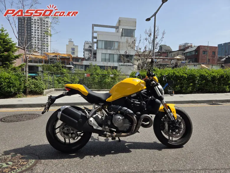 Ducati Monster 821