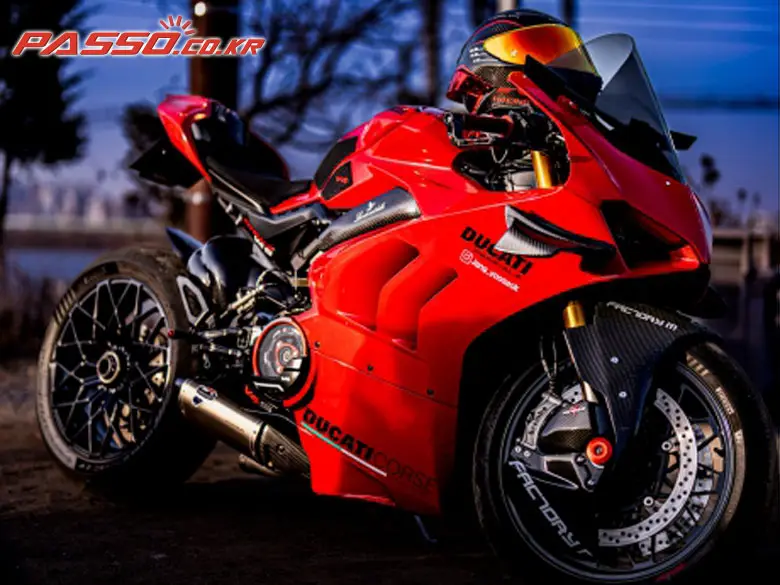 Ducati Panigale V4 S