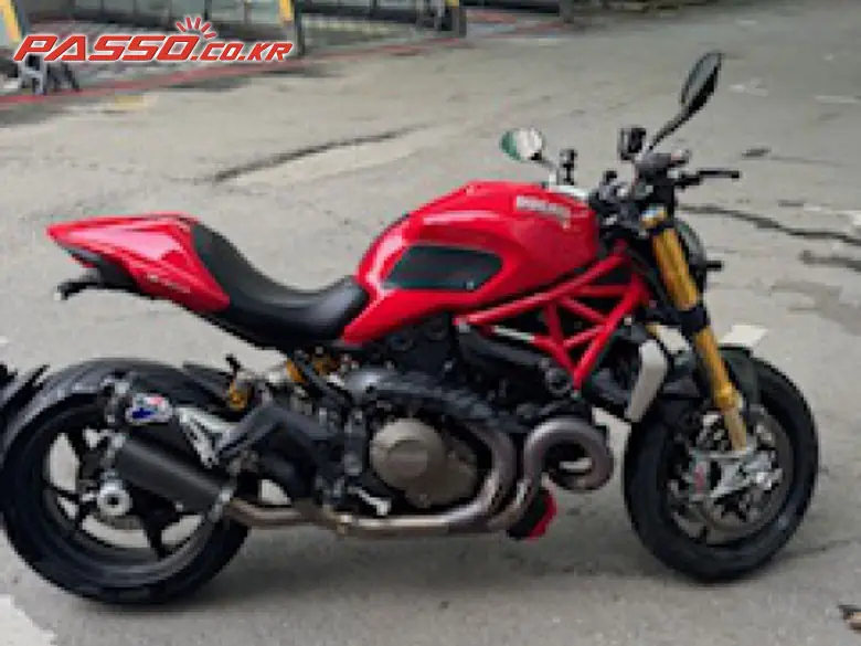 Ducati Monster 1200 S