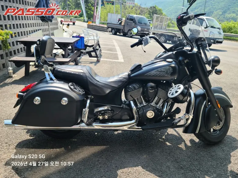 Indian Motorcycle Chief Black Hawk Dark