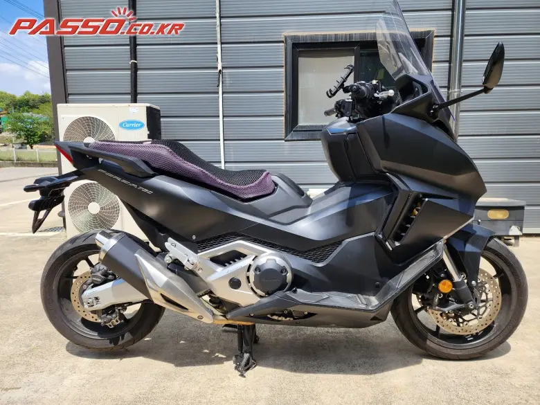 Honda Forza 750