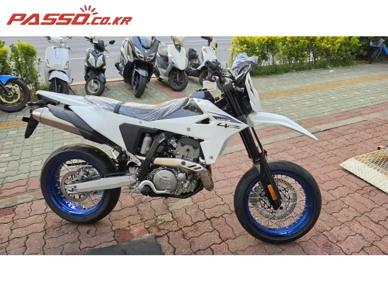 Suzuki DR Z 4 SM