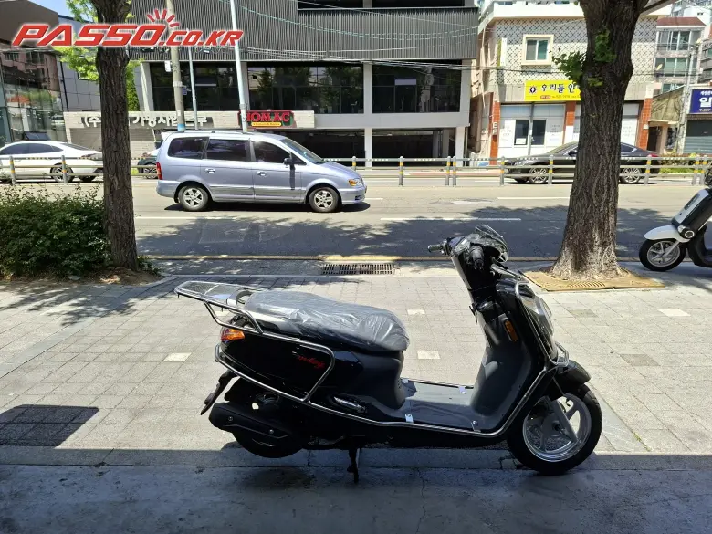 DNA Motors / Daelim M-Boy 125