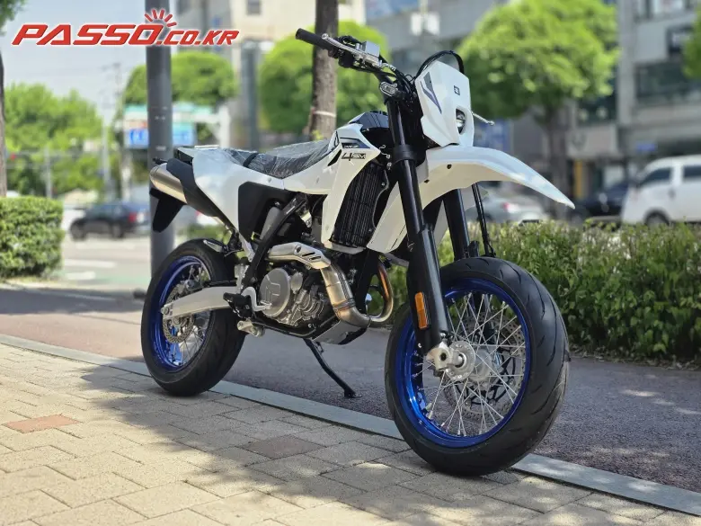 Suzuki DR Z 4 SM