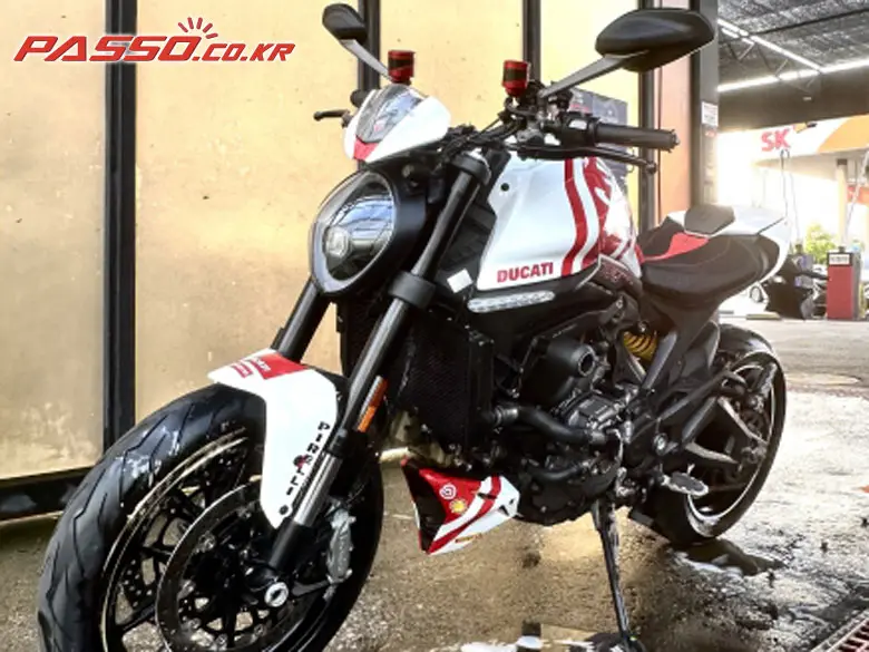 Ducati Monster 937