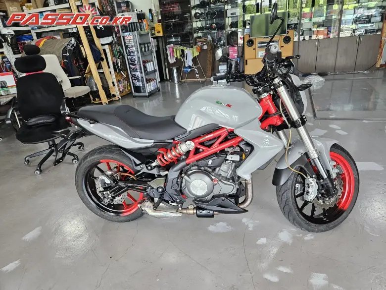 Benelli TNT 300