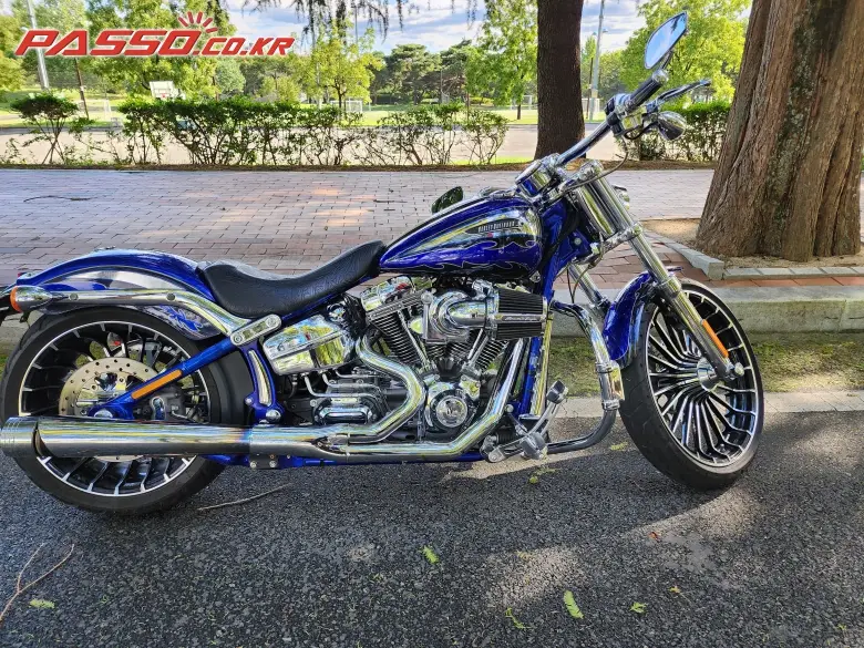 Harley-Davidson CVO Breakout
