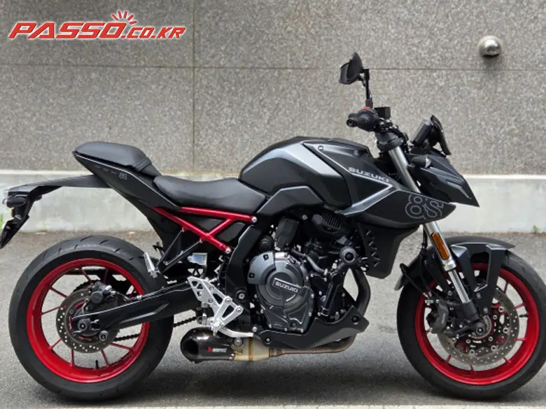 Suzuki GSX 8 S