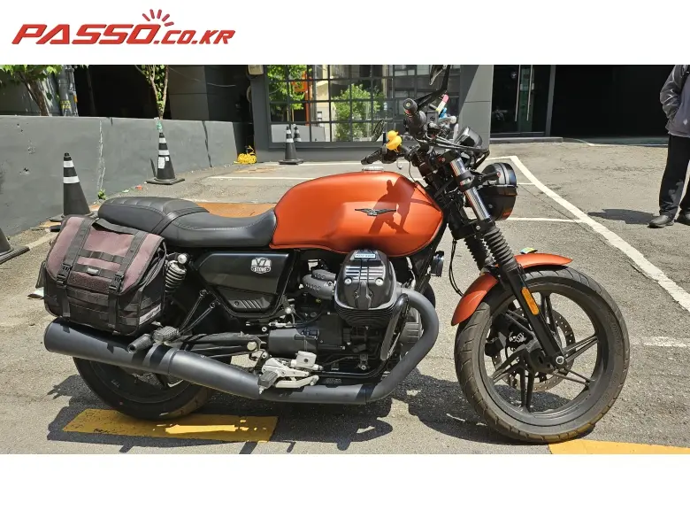 Moto Guzzi V7 Stone