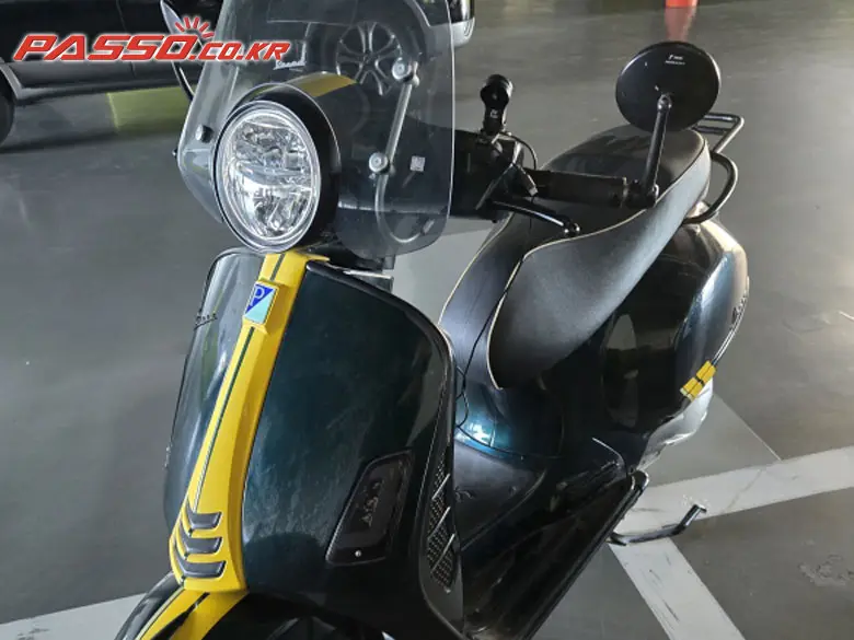 Vespa GTS 300 Super Racing Sixty