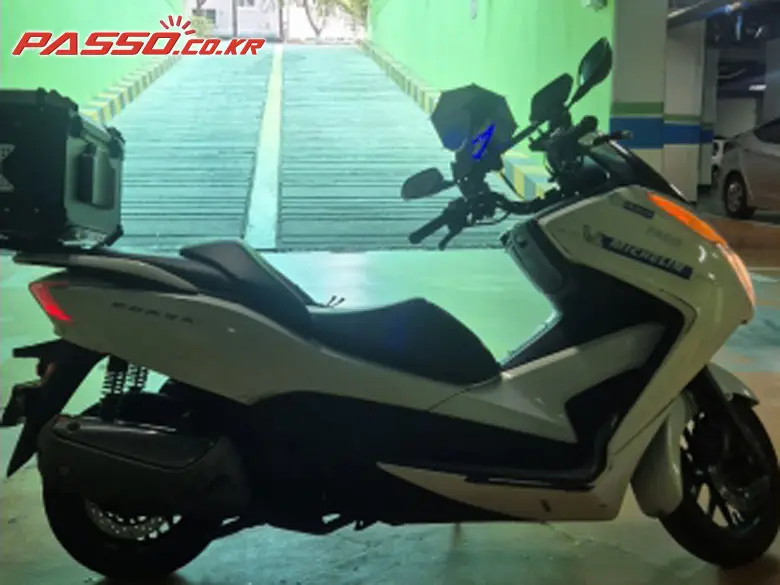 Honda Forza 300