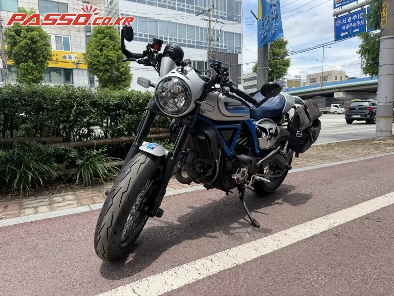 Ducati Scrambler Cafe Racer
