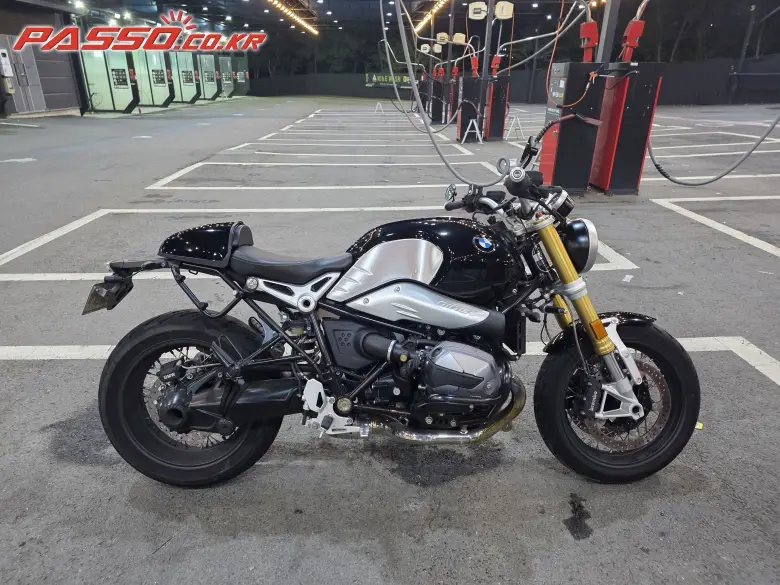 BMW R Nine T