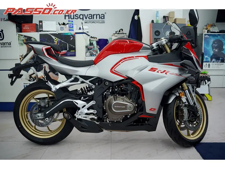 QJMotor SRK 421 RR