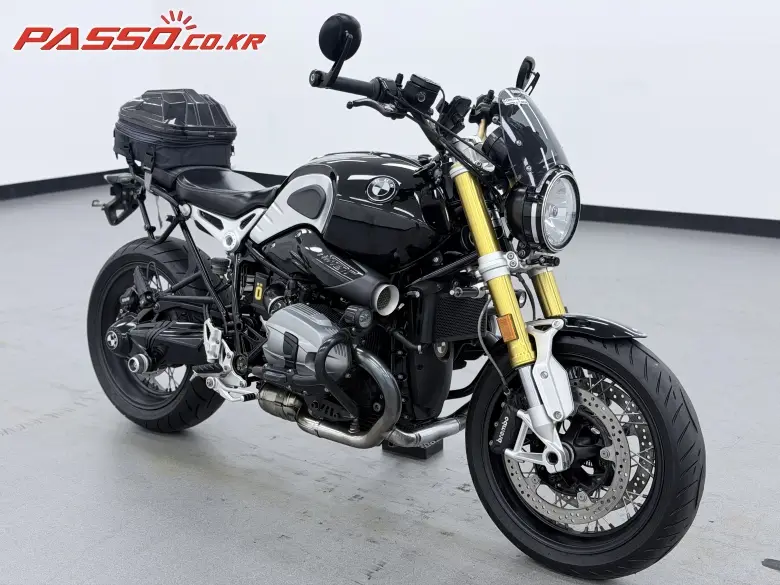 BMW R Nine T