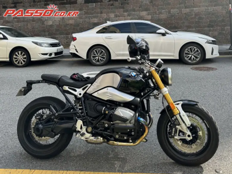 BMW R Nine T