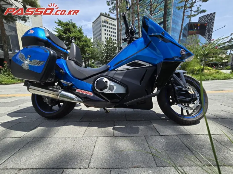Honda NM4