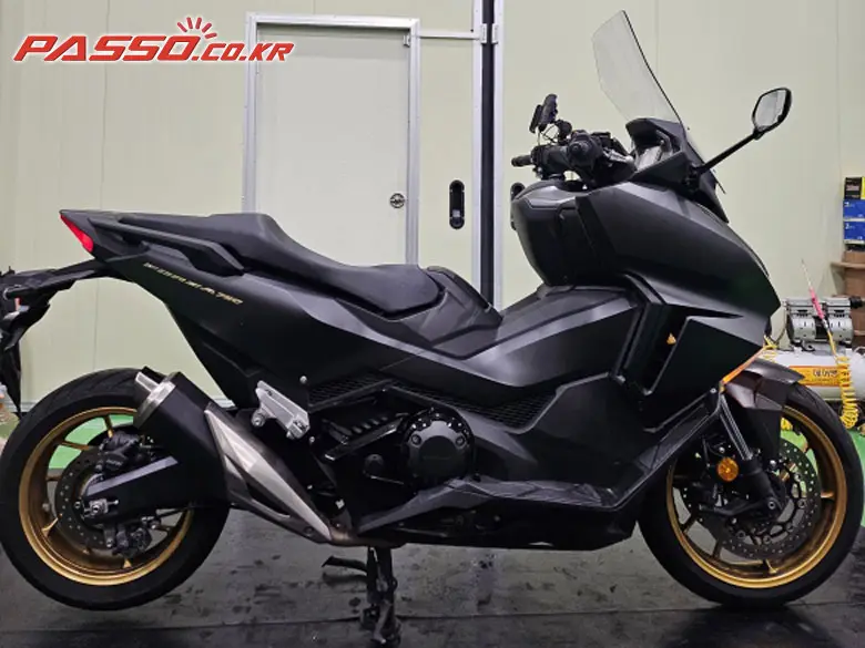Honda Forza 750