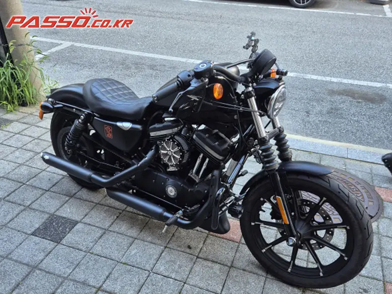 Harley-Davidson 883