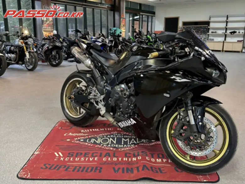 Yamaha YZF R1