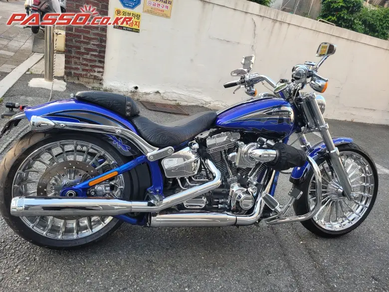 Harley-Davidson CVO Breakout