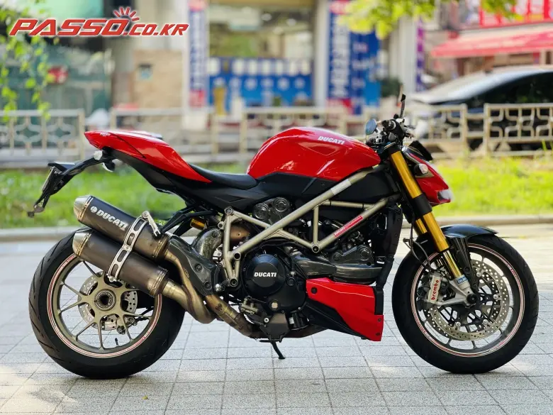 Ducati Streetfighter S