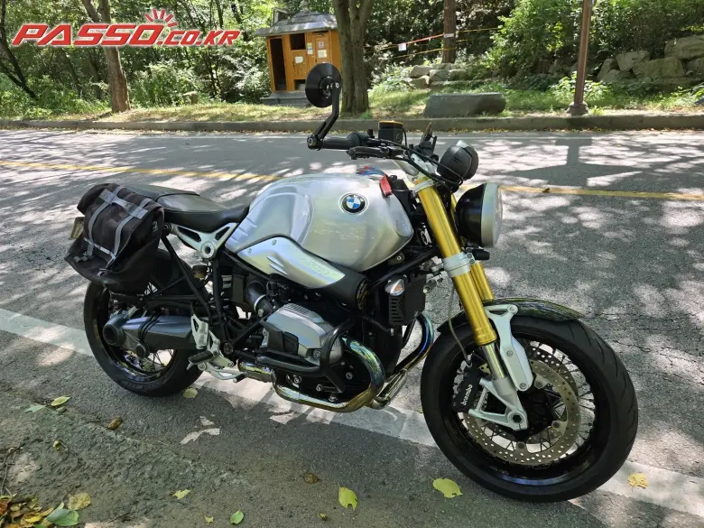 BMW R 12 Nine T