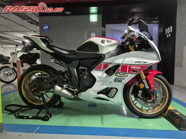 Yamaha YZF R7
