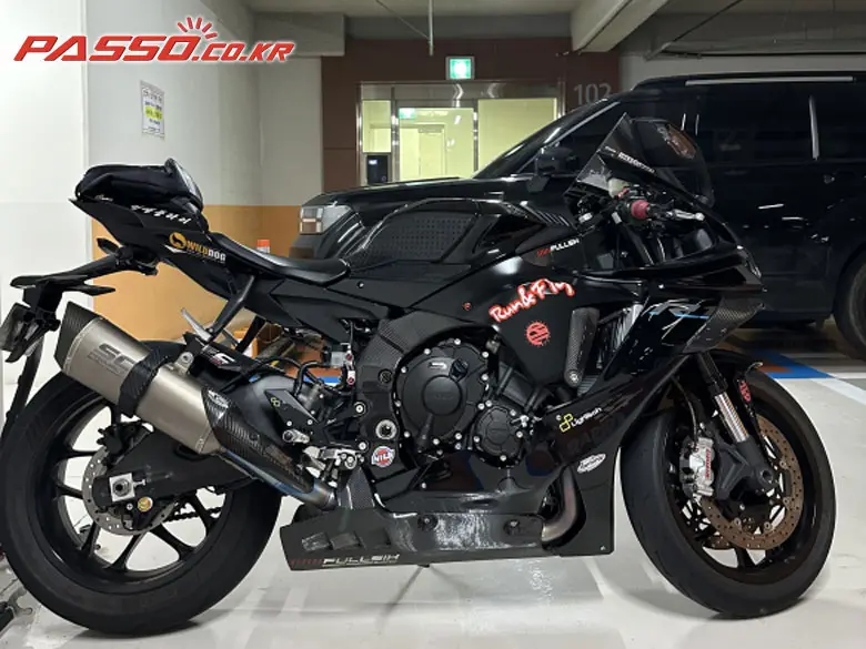 Yamaha YZF R1