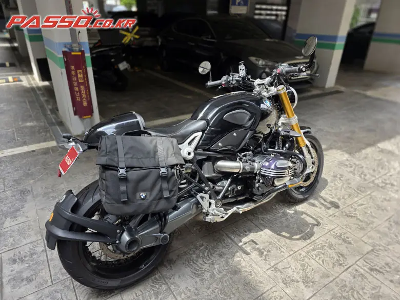 BMW R Nine T
