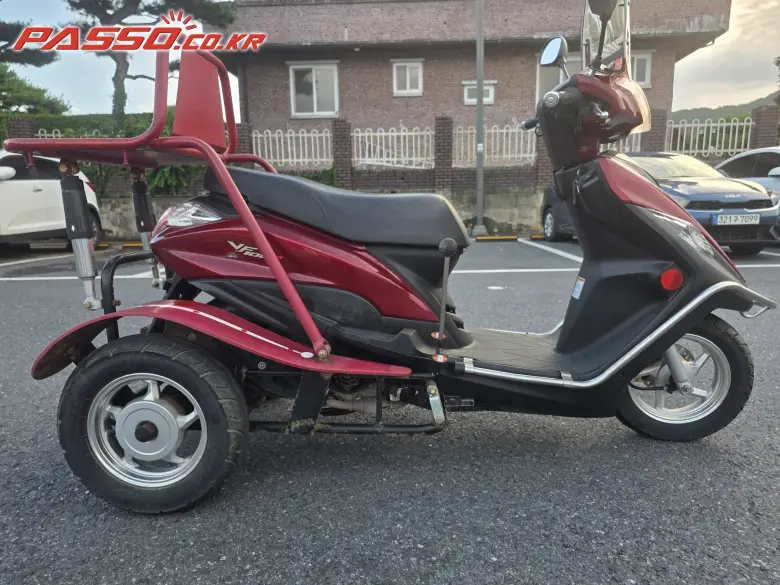 DNA Motors / Daelim VF 100