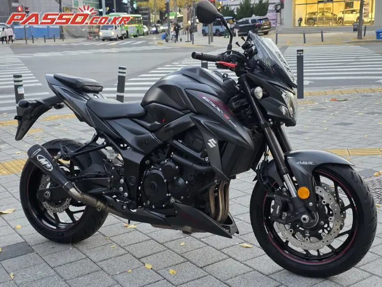 Suzuki GSX S 750