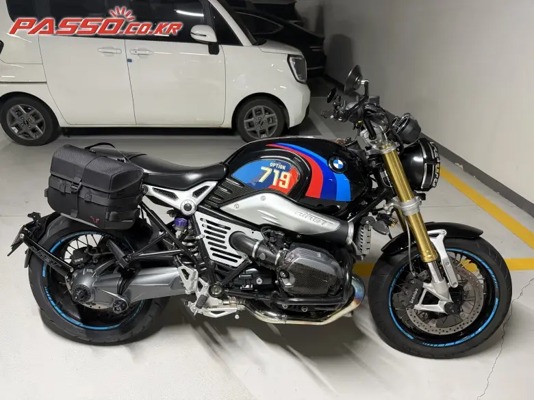 BMW R Nine T