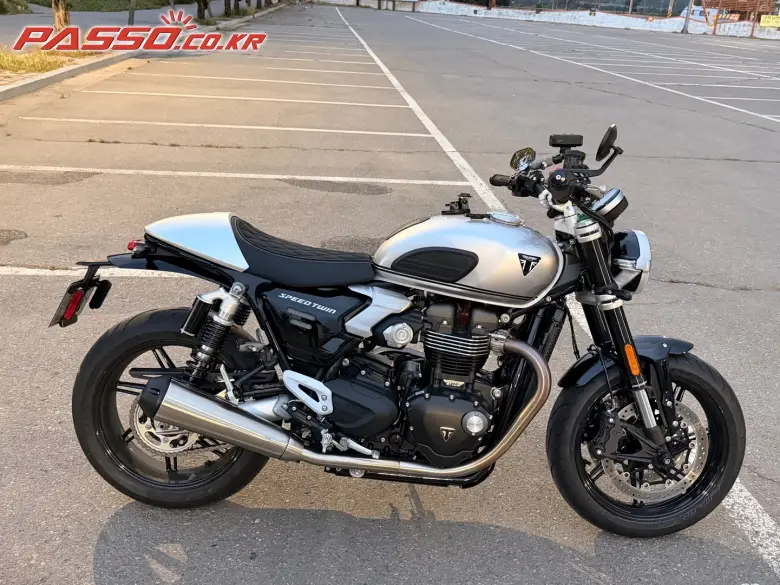 Triumph Speed Twin 1200
