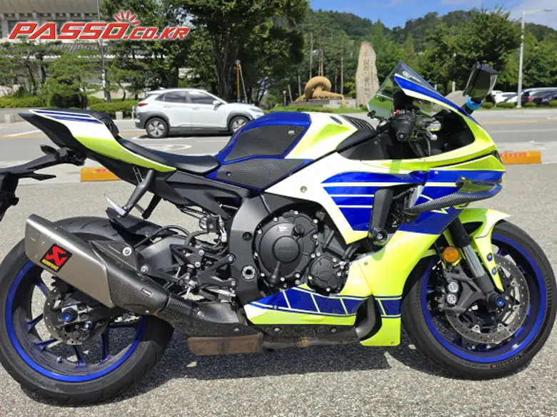 Yamaha YZF R1