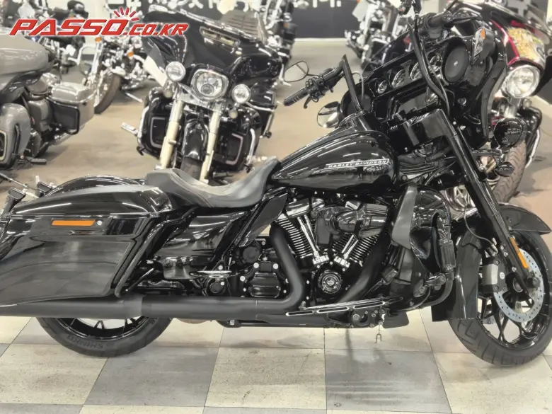 Harley-Davidson Street Glide Special