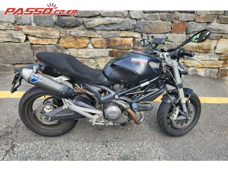Ducati Monster 696