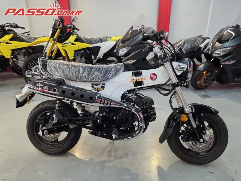 Honda ST 125 Dax