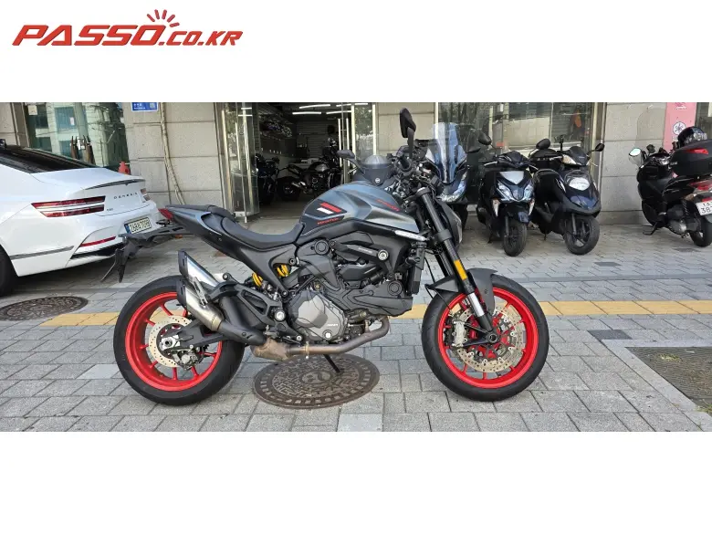 Ducati Monster 937