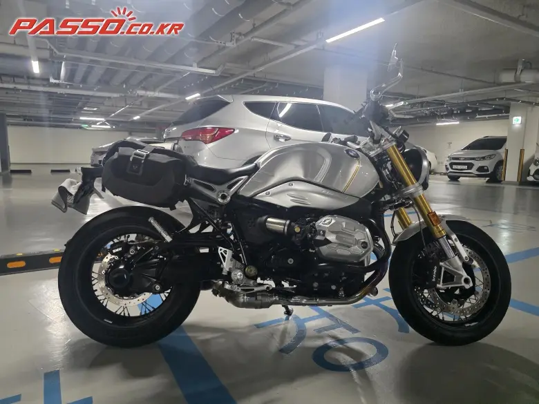 BMW R Nine T