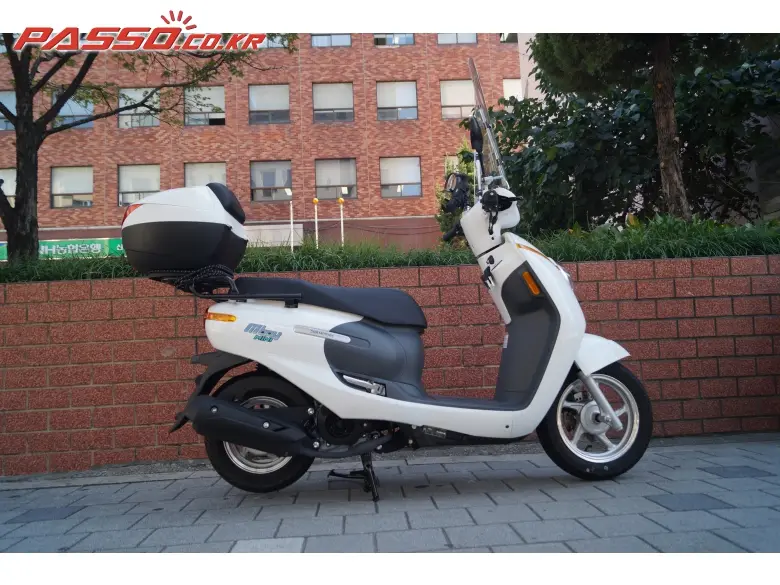 DNA Motors / Daelim M-Boy 125