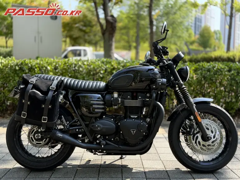 Triumph Bonneville T120 Black